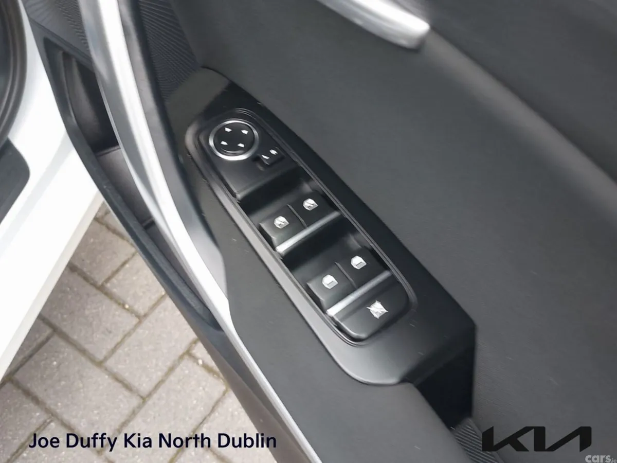 Kia Ceed Hatchback, Diesel Hybrid, 2023, White
