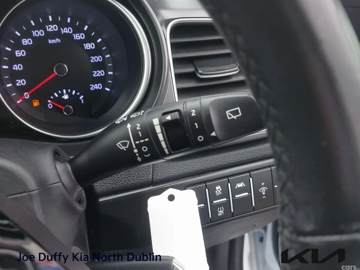 Kia Ceed Hatchback, Diesel Hybrid, 2023, White