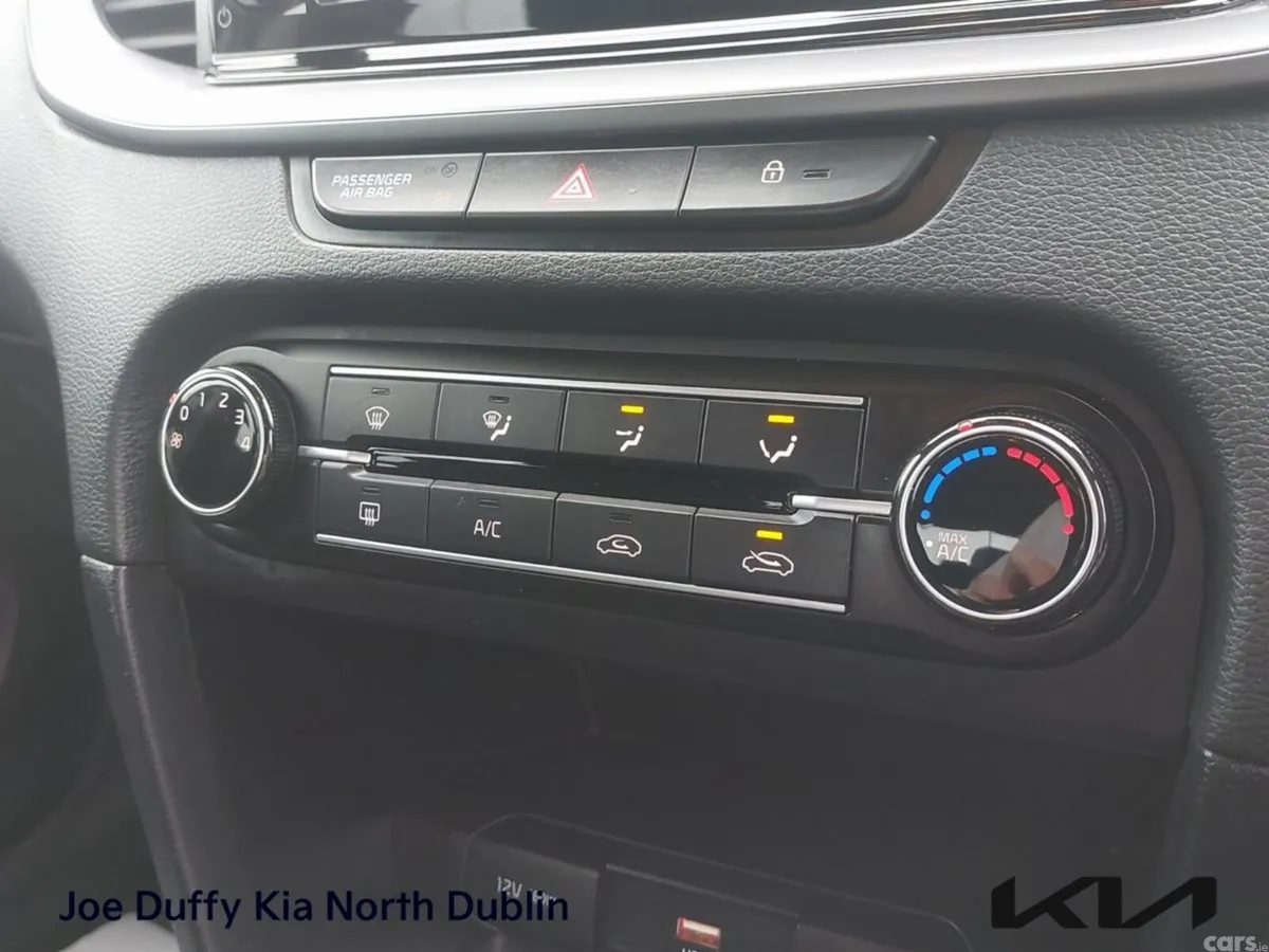 Kia Ceed Hatchback, Diesel Hybrid, 2023, White