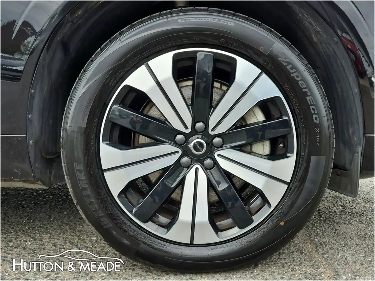 Volvo XC60 SUV, Petrol Plug-in Hybrid, 2024, Black