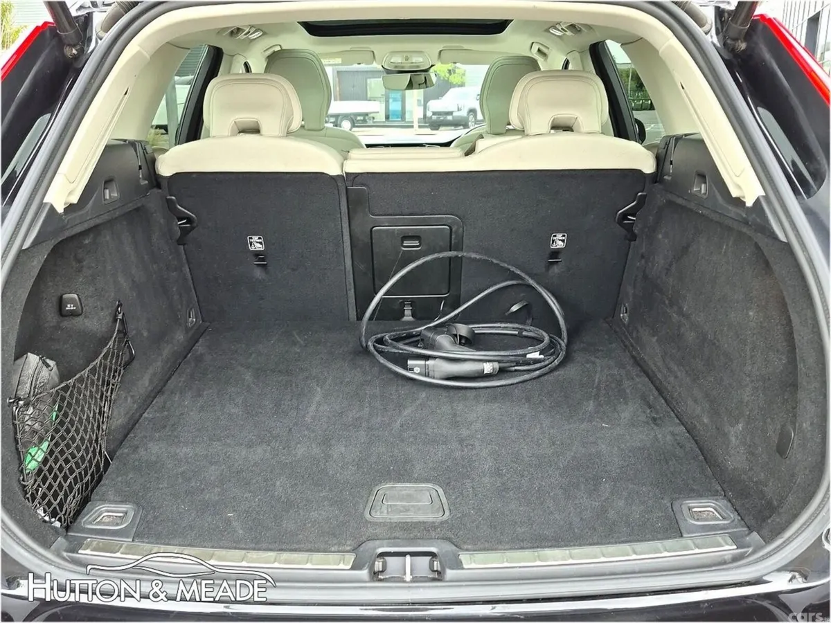 Volvo XC60 SUV, Petrol Plug-in Hybrid, 2024, Black