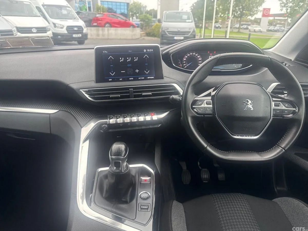 Peugeot 3008 MPV, Diesel, 2021, Red