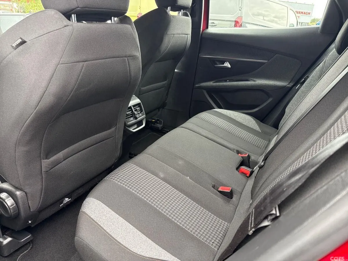 Peugeot 3008 MPV, Diesel, 2021, Red