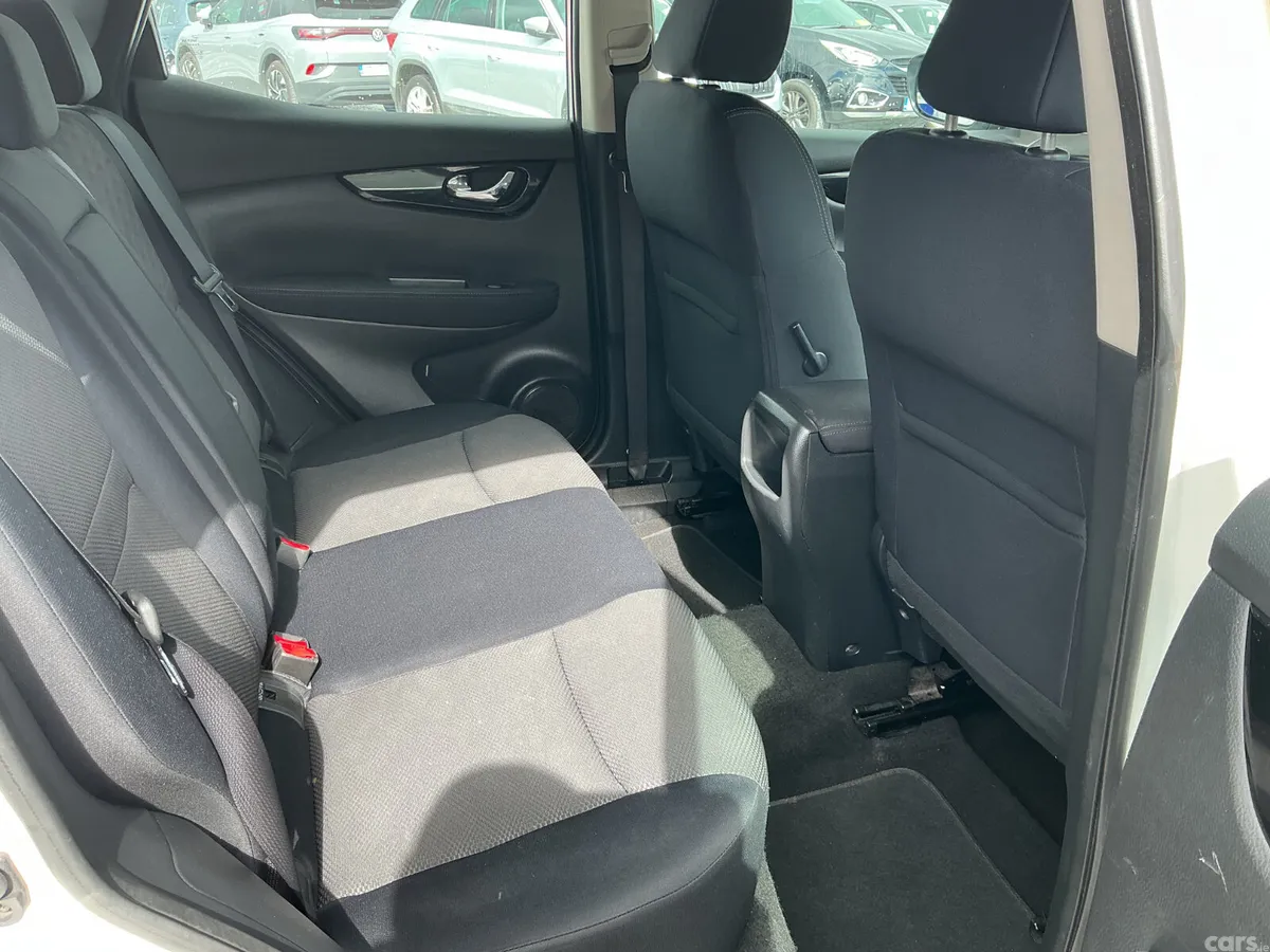 Nissan Qashqai Hatchback, Petrol, 2014, White