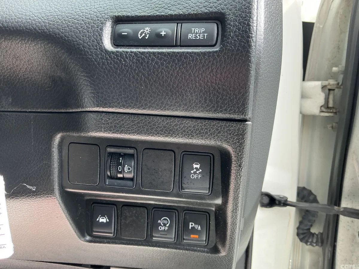 Nissan Qashqai Hatchback, Petrol, 2014, White