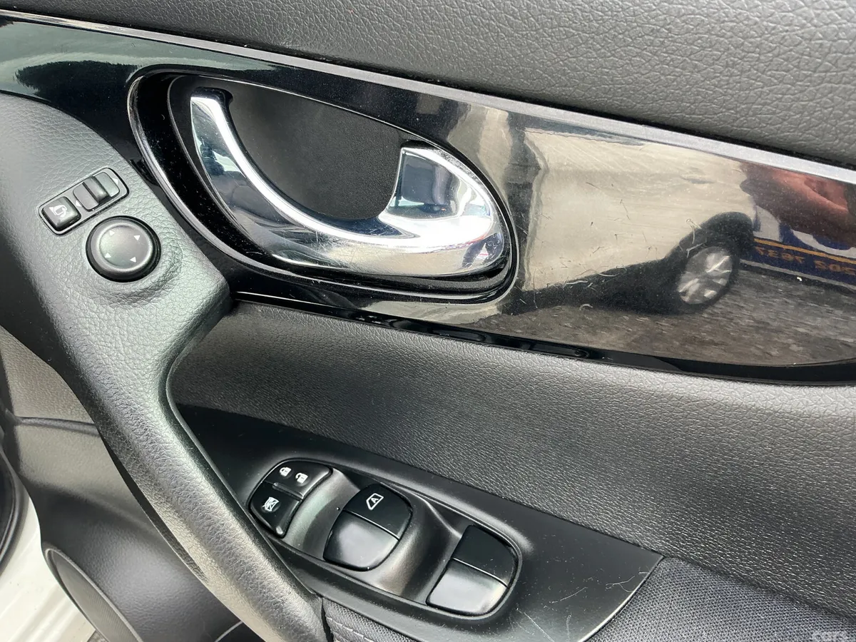 Nissan Qashqai Hatchback, Petrol, 2014, White