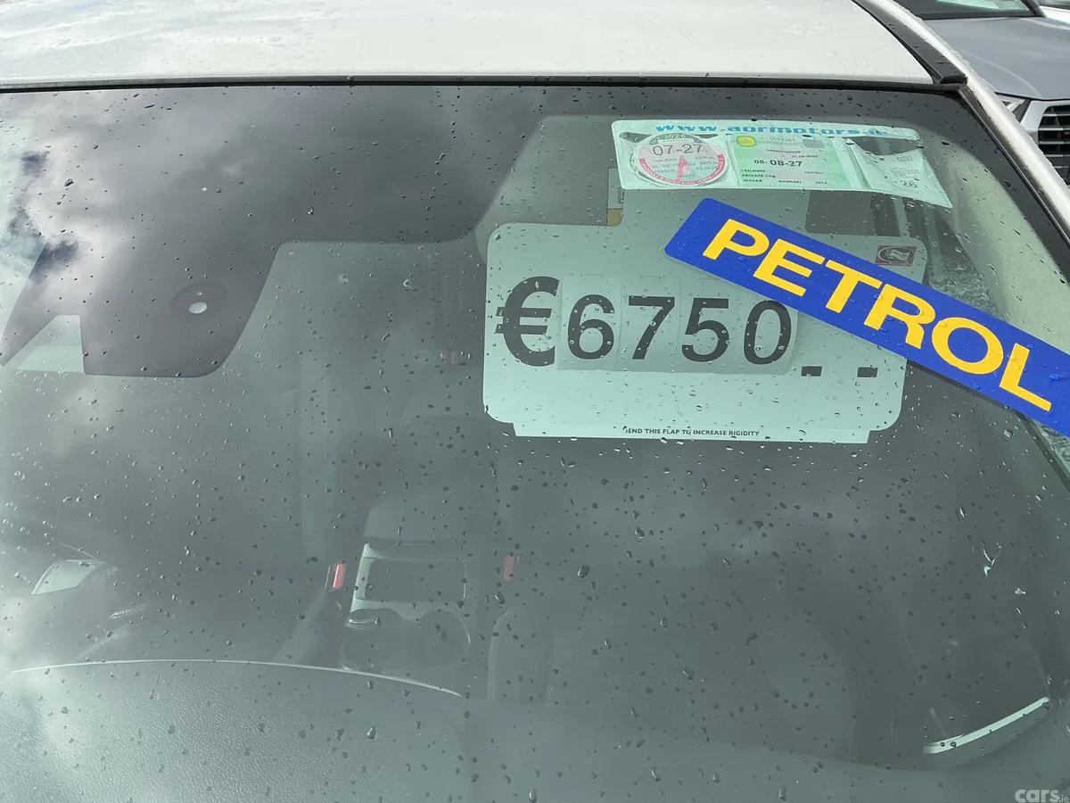 Nissan Qashqai Hatchback, Petrol, 2014, White