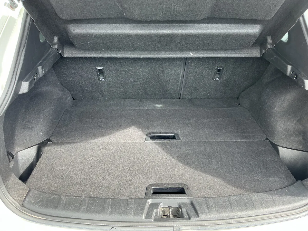 Nissan Qashqai Hatchback, Petrol, 2014, White