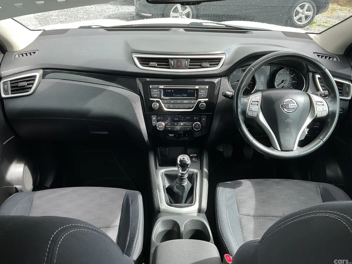 Nissan Qashqai Hatchback, Petrol, 2014, White