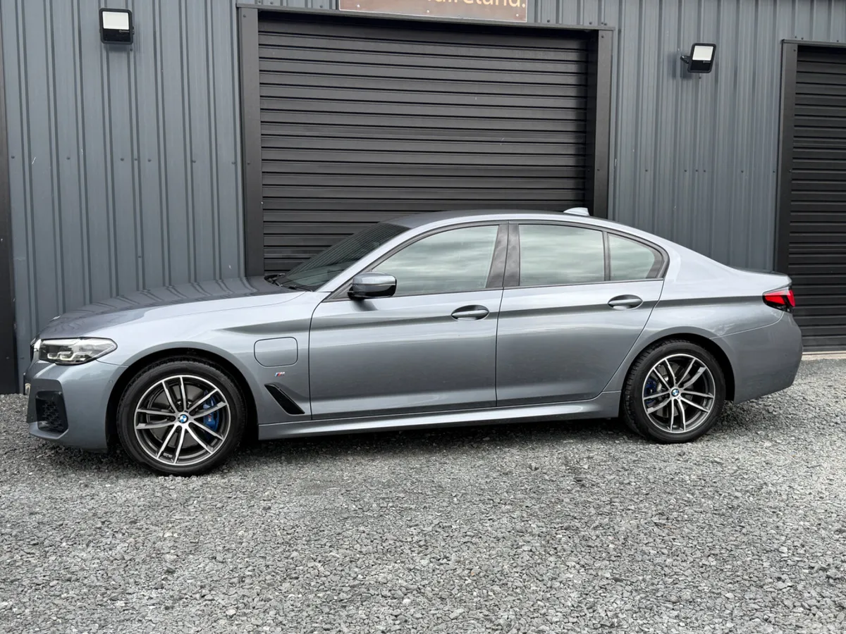 BMW 5-Series Saloon, Petrol Hybrid, 2021, Blue