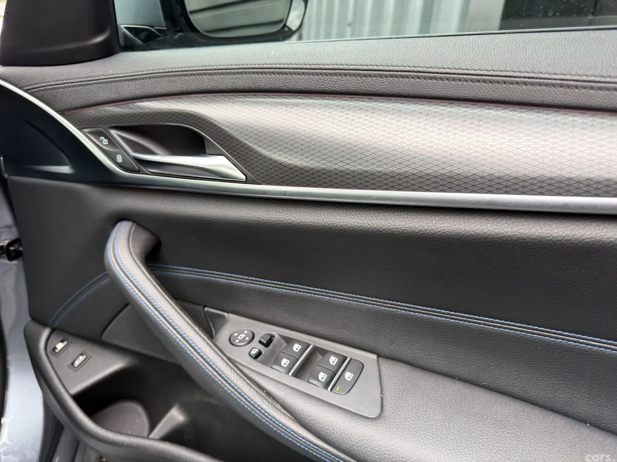 BMW 5-Series Saloon, Petrol Hybrid, 2021, Blue