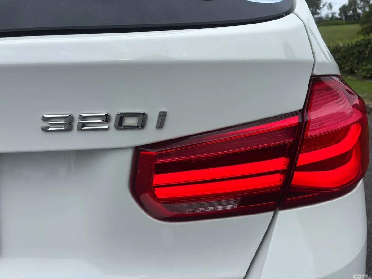 BMW 3-Series Estate, Petrol, 2017, White