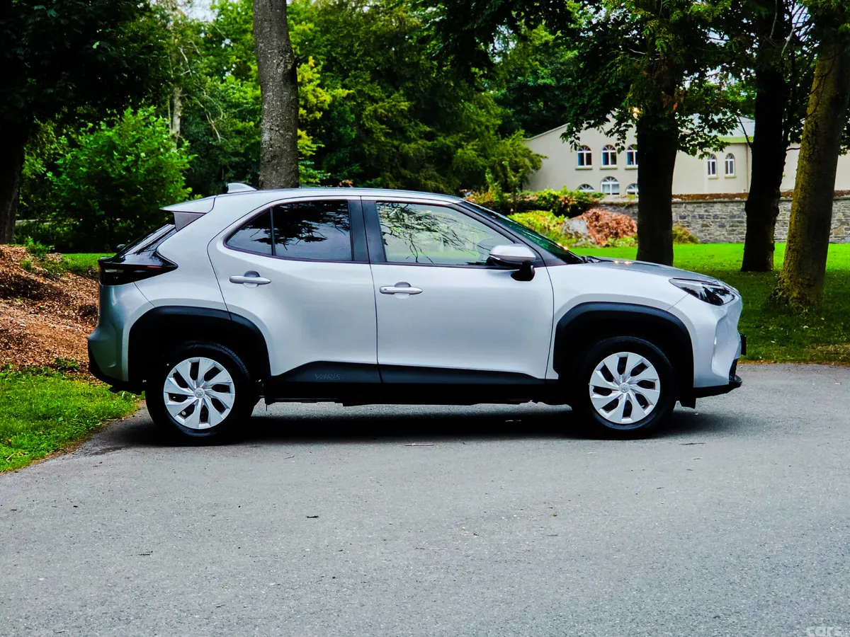 Toyota Yaris Cross Estate, Petrol Hybrid, 2021, Silver