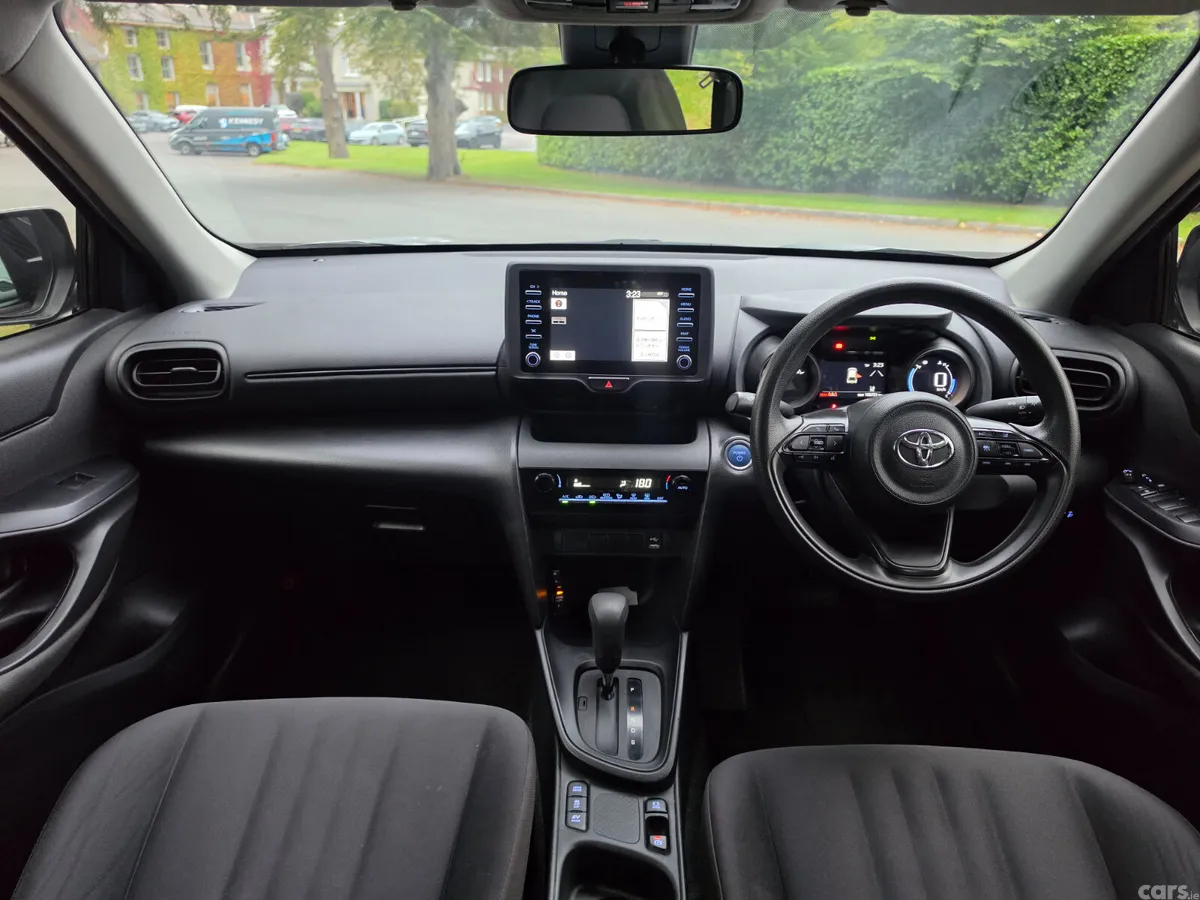Toyota Yaris Cross Estate, Petrol Hybrid, 2021, Silver