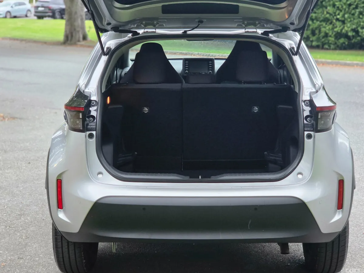 Toyota Yaris Cross Estate, Petrol Hybrid, 2021, Silver