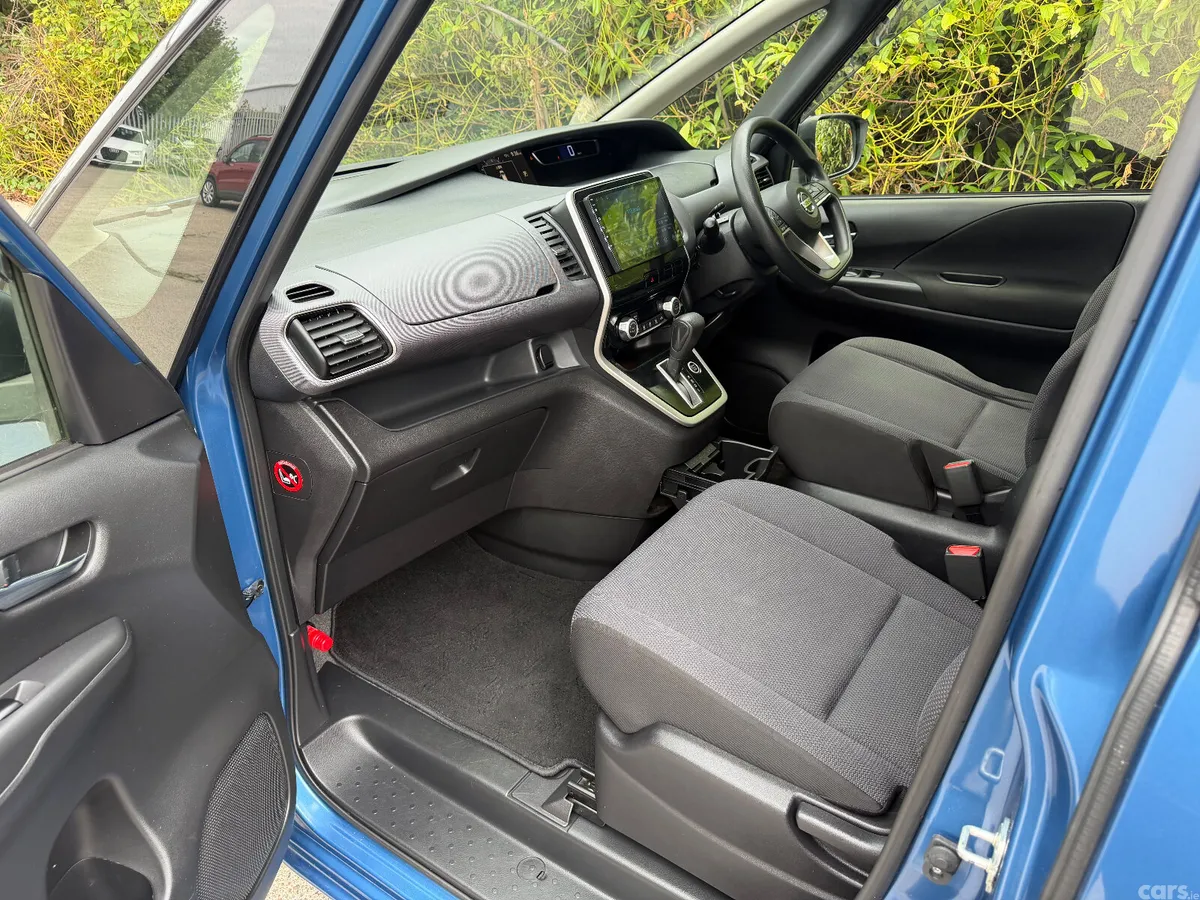 Nissan Serena MPV, Petrol Hybrid, 2019, Blue
