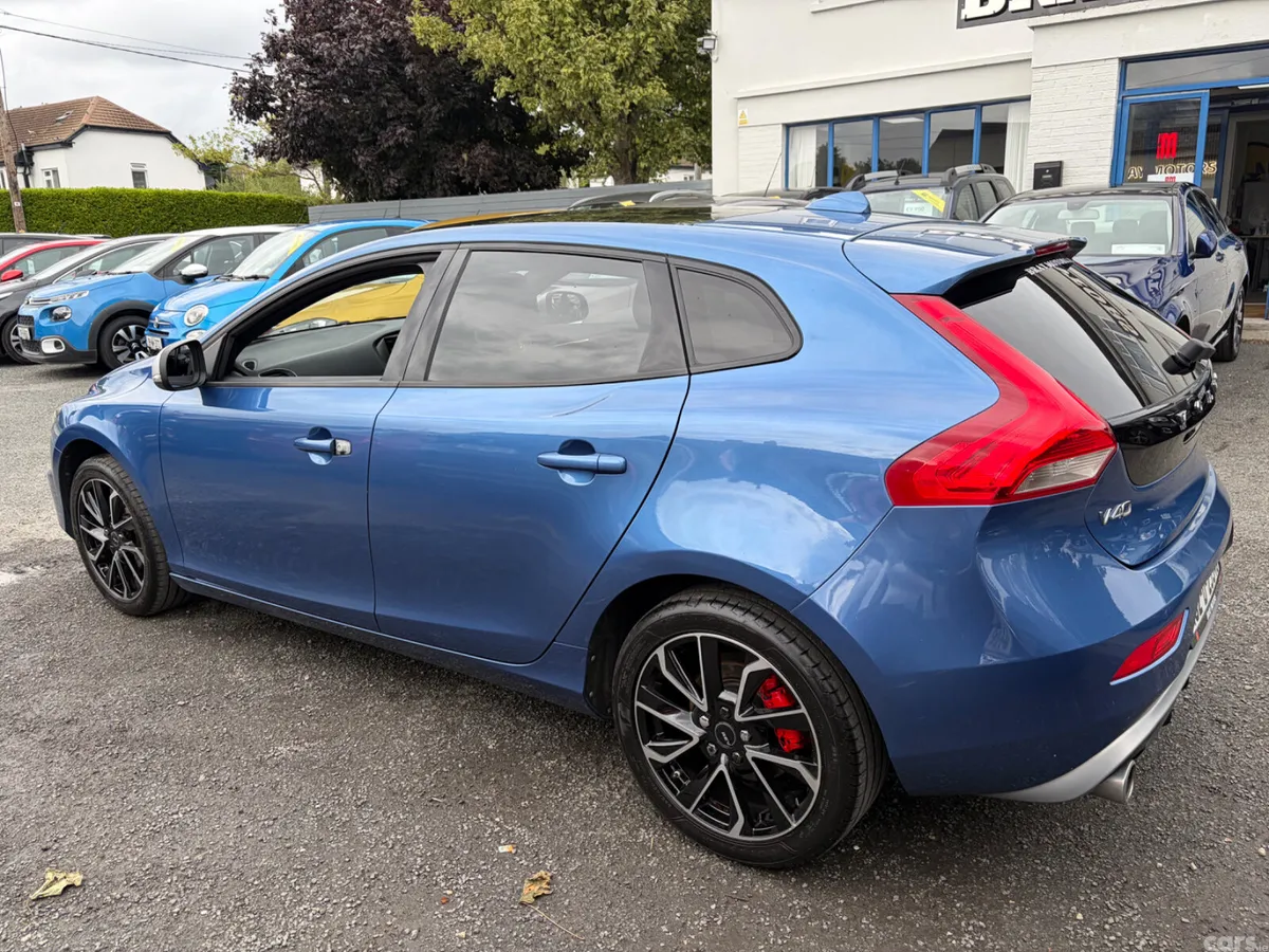 Volvo V40 Hatchback, Diesel, 2016, Blue