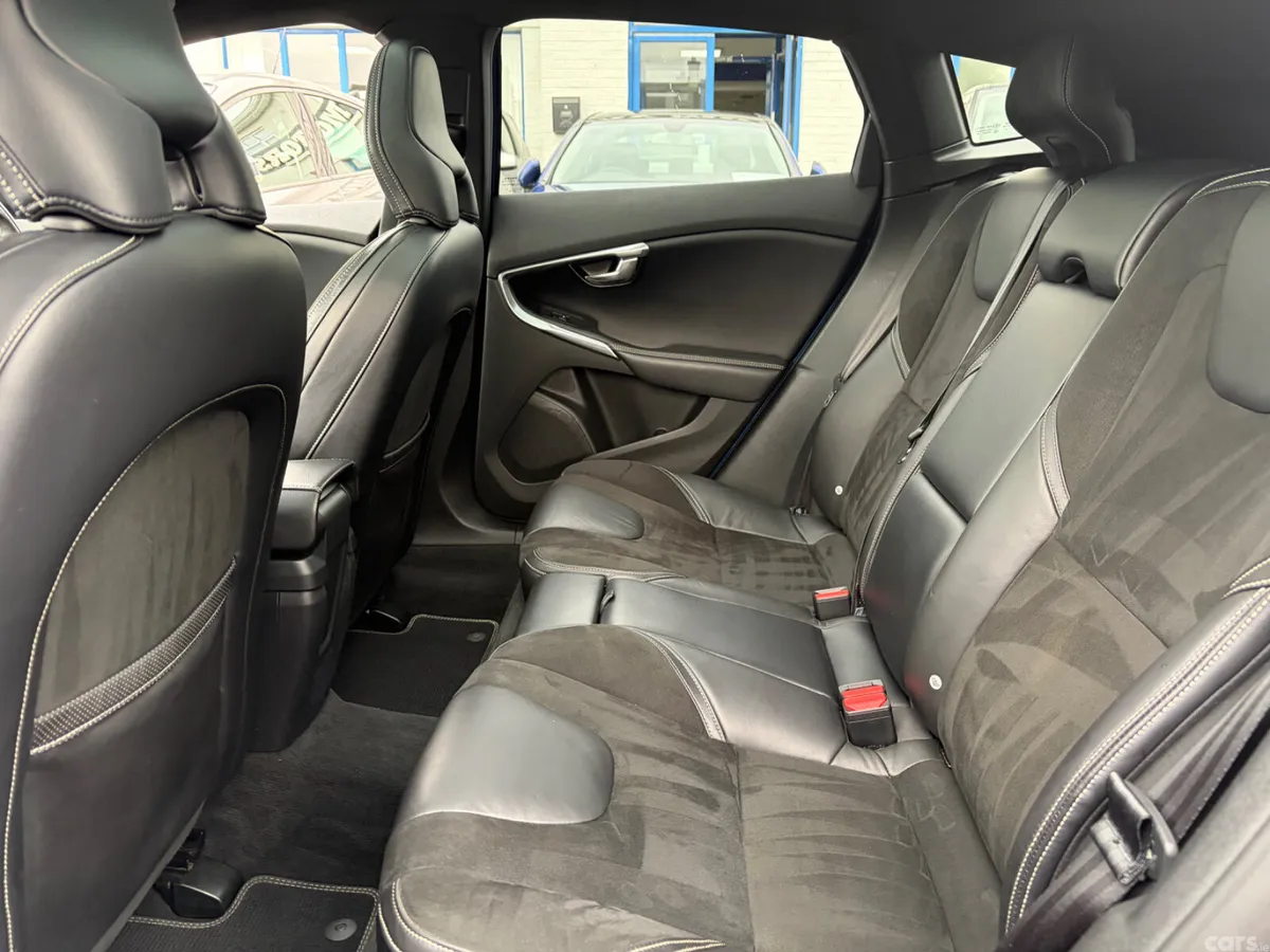 Volvo V40 Hatchback, Diesel, 2016, Blue