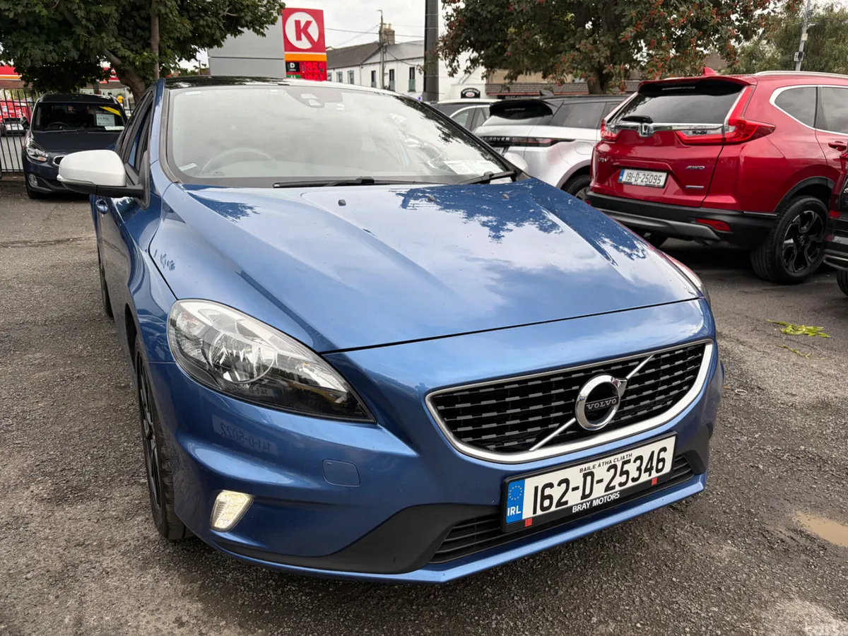 Volvo V40 Hatchback, Diesel, 2016, Blue