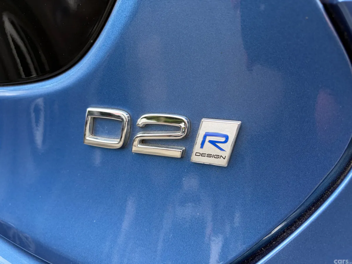Volvo V40 Hatchback, Diesel, 2016, Blue