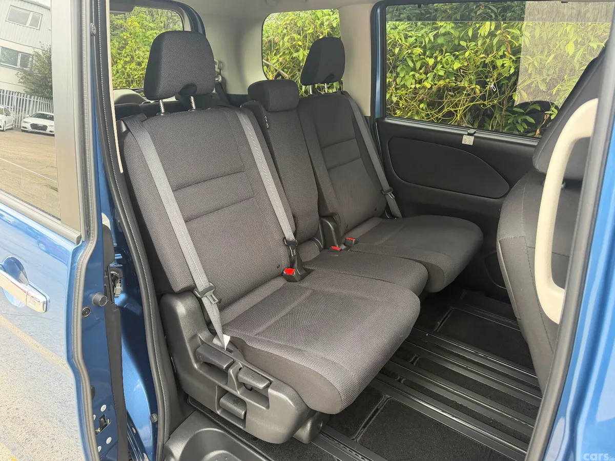 Nissan Serena MPV, Petrol Hybrid, 2019, Blue