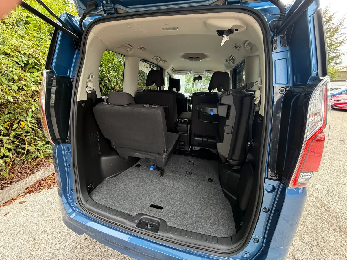 Nissan Serena MPV, Petrol Hybrid, 2019, Blue