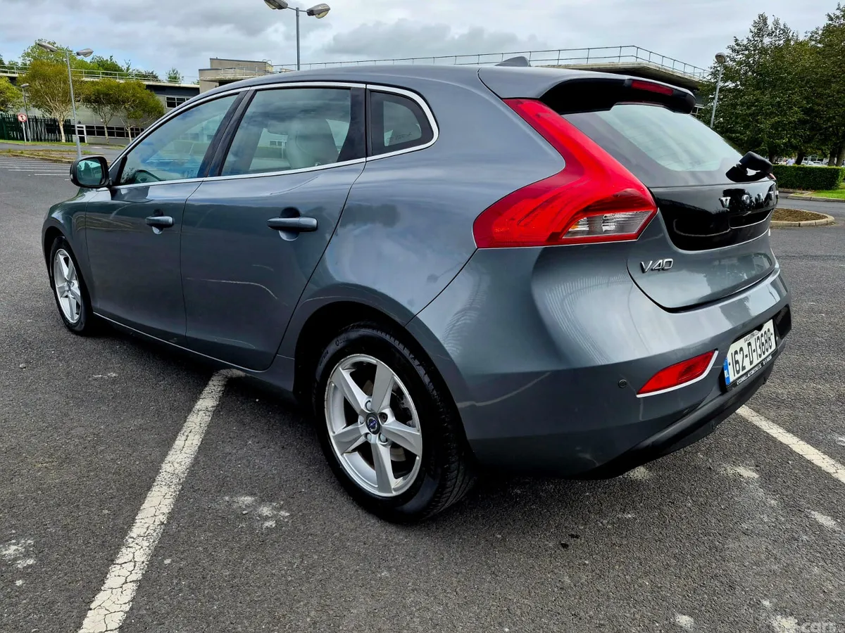 Volvo V40 Hatchback, Diesel, 2016, Grey