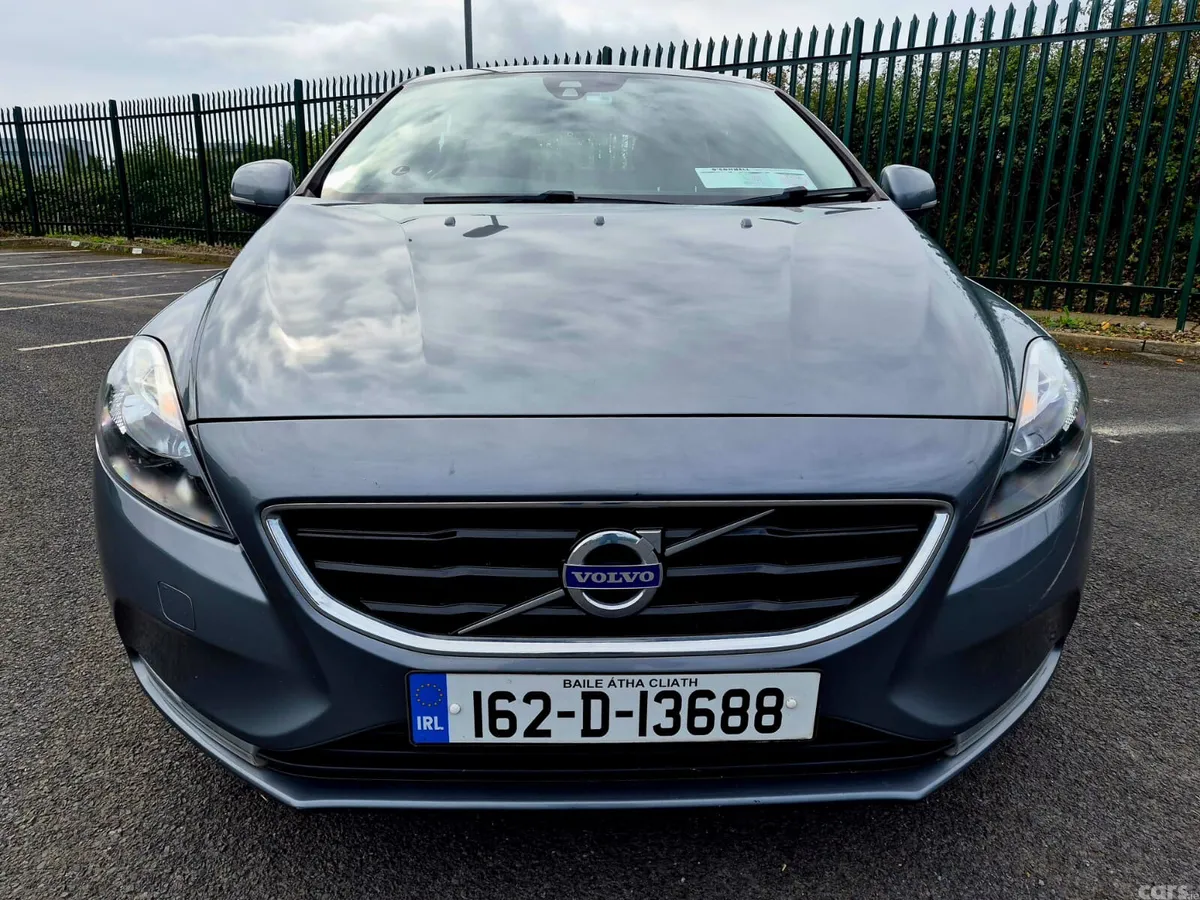 Volvo V40 Hatchback, Diesel, 2016, Grey