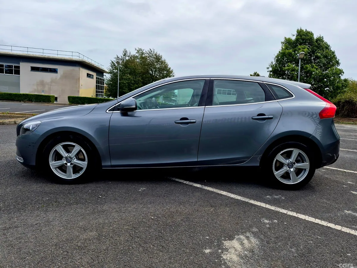 Volvo V40 Hatchback, Diesel, 2016, Grey