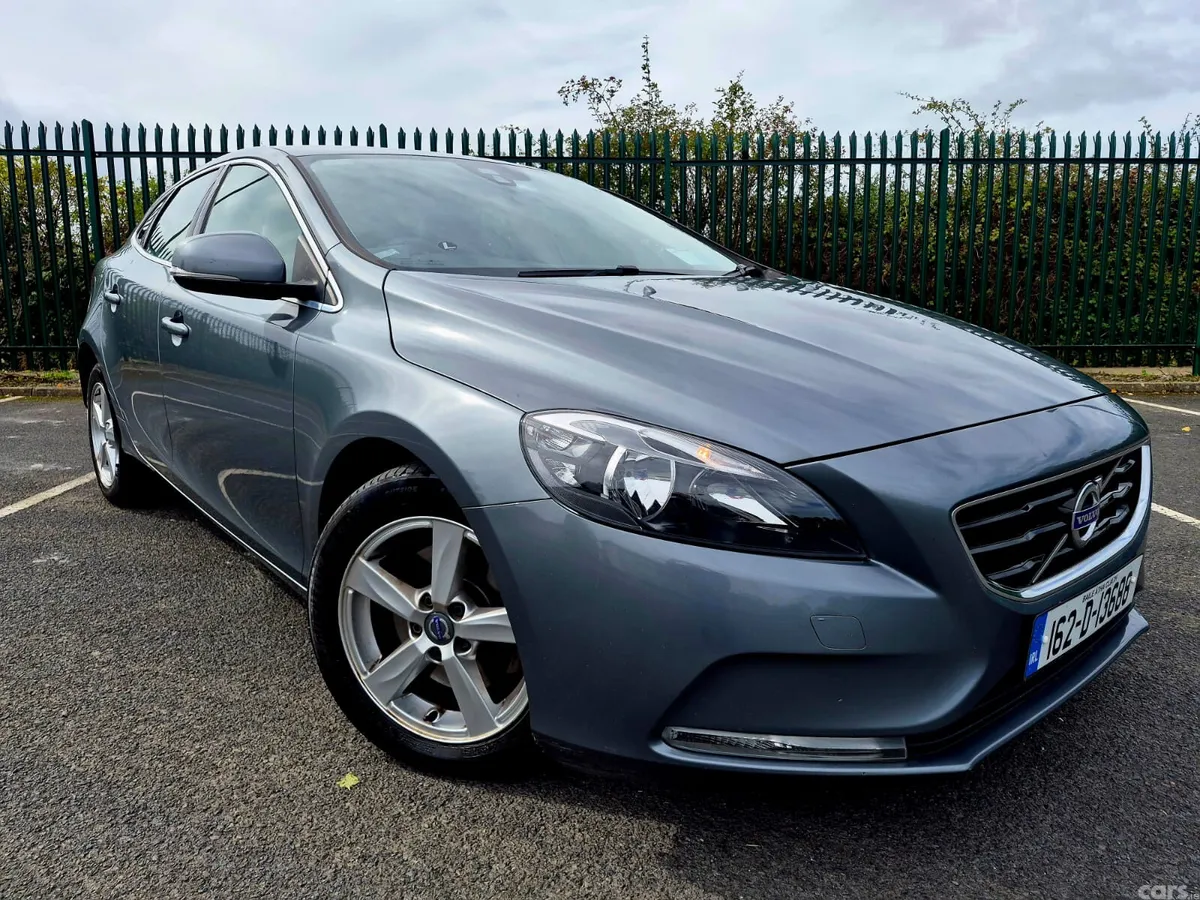 Volvo V40 Hatchback, Diesel, 2016, Grey