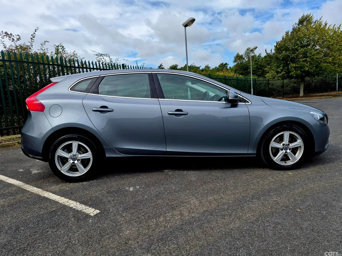 Volvo V40 Hatchback, Diesel, 2016, Grey