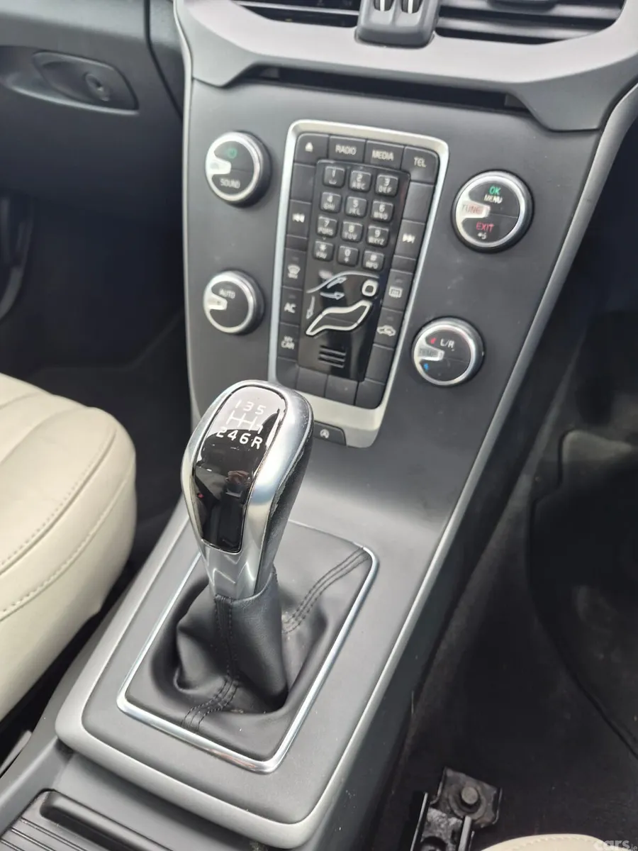 Volvo V40 Hatchback, Diesel, 2016, Grey