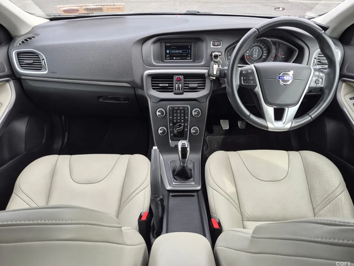 Volvo V40 Hatchback, Diesel, 2016, Grey