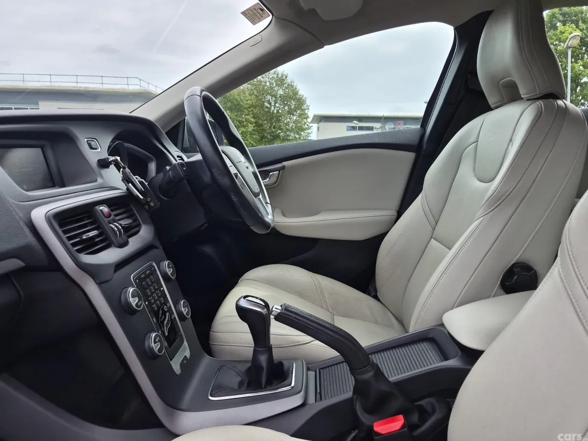 Volvo V40 Hatchback, Diesel, 2016, Grey
