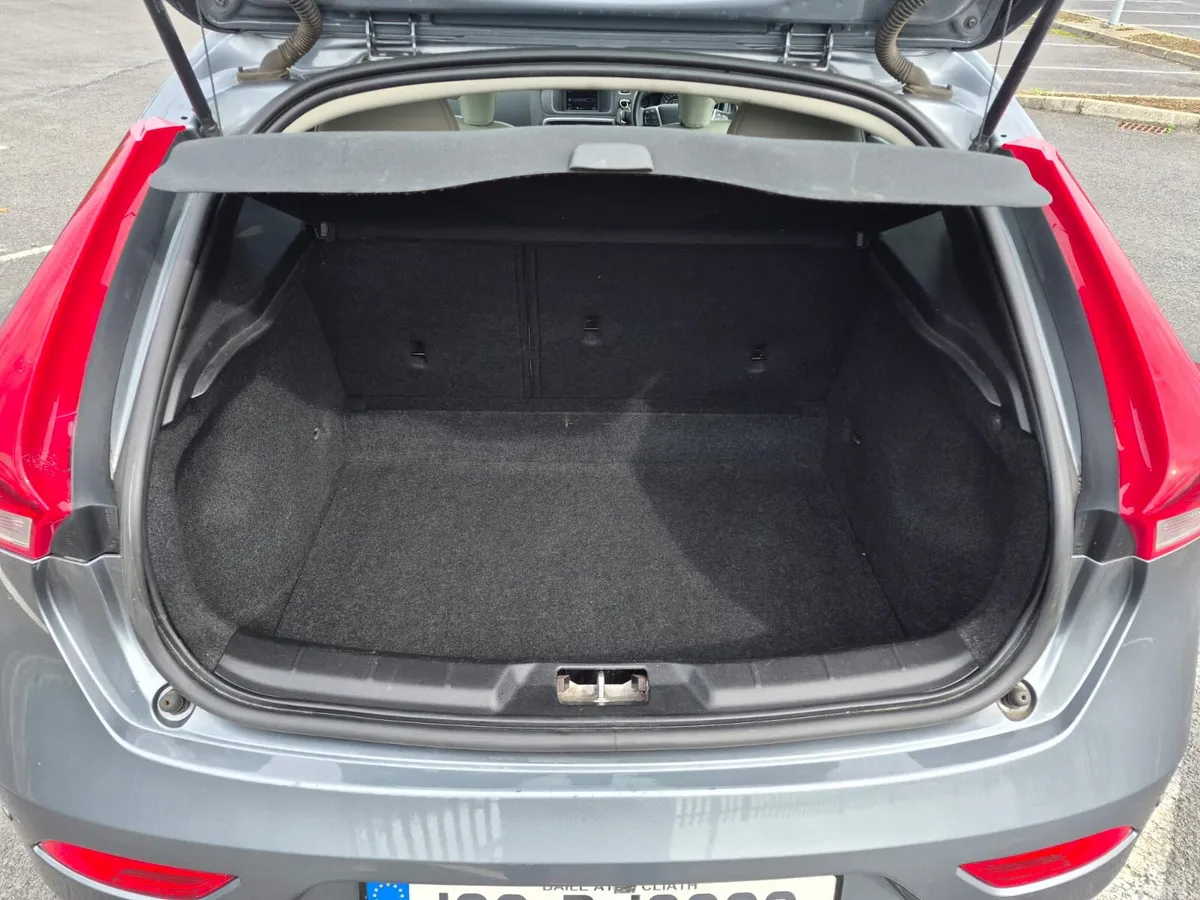 Volvo V40 Hatchback, Diesel, 2016, Grey