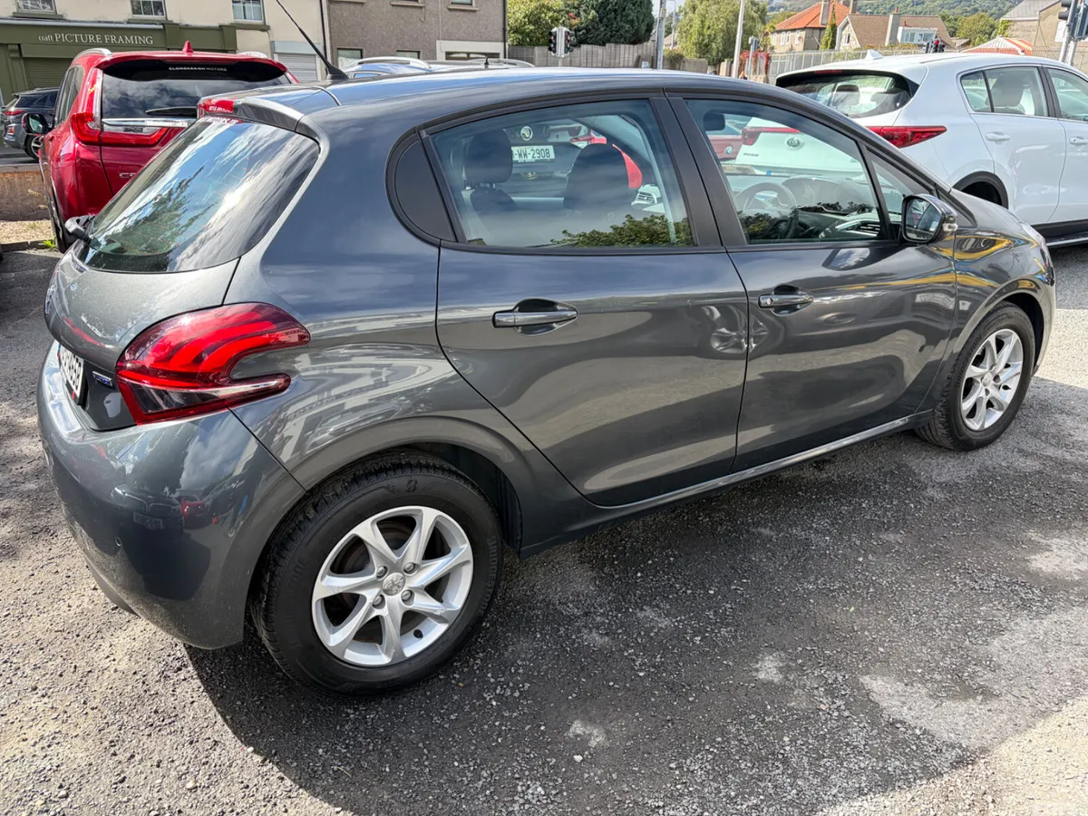 Peugeot 208 Hatchback, Diesel, 2017, Grey