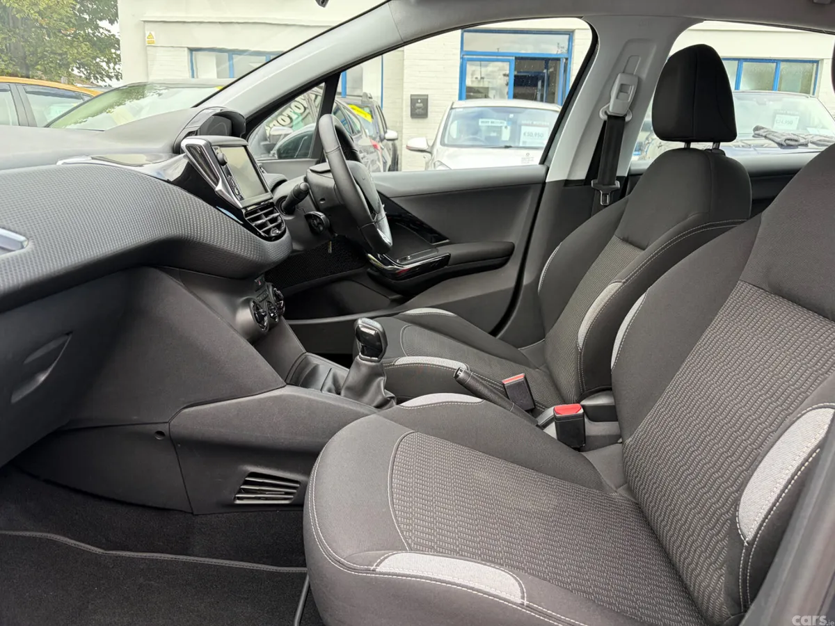 Peugeot 208 Hatchback, Diesel, 2017, Grey