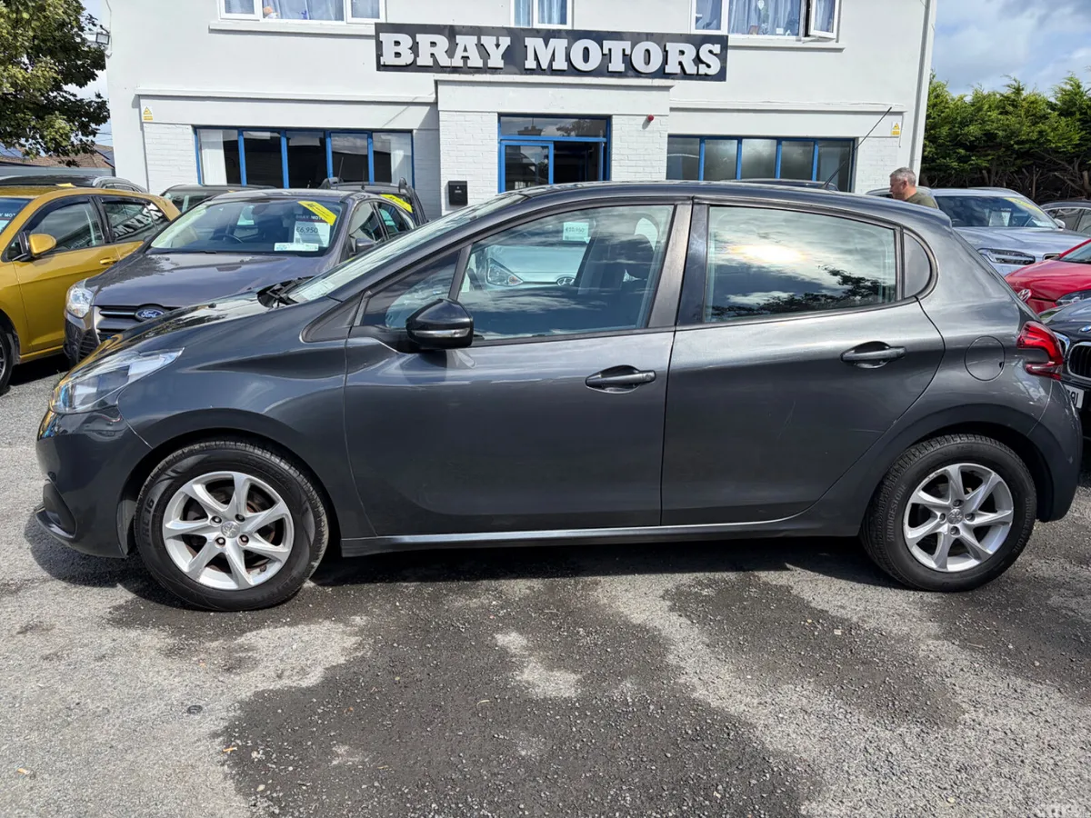 Peugeot 208 Hatchback, Diesel, 2017, Grey