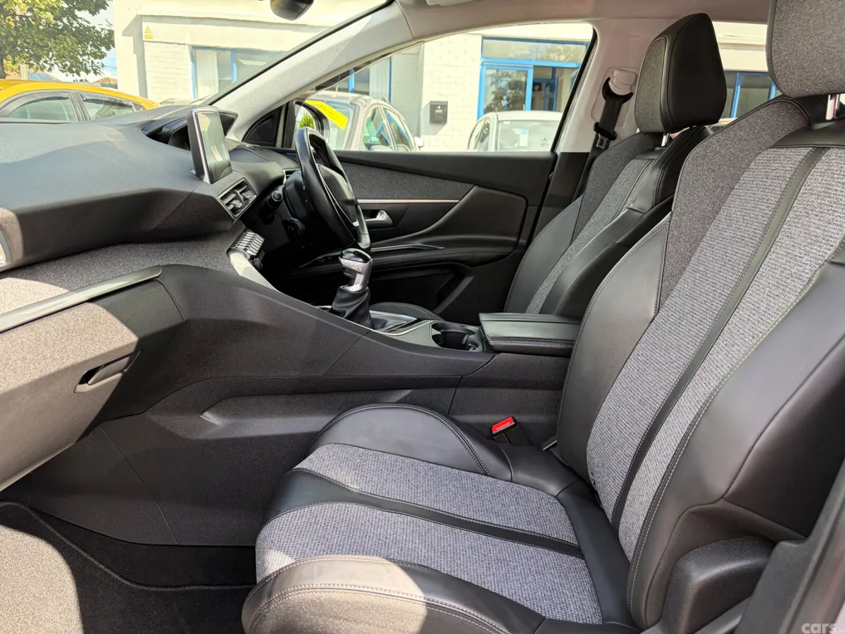 Peugeot 3008 MPV, Petrol, 2018, Grey
