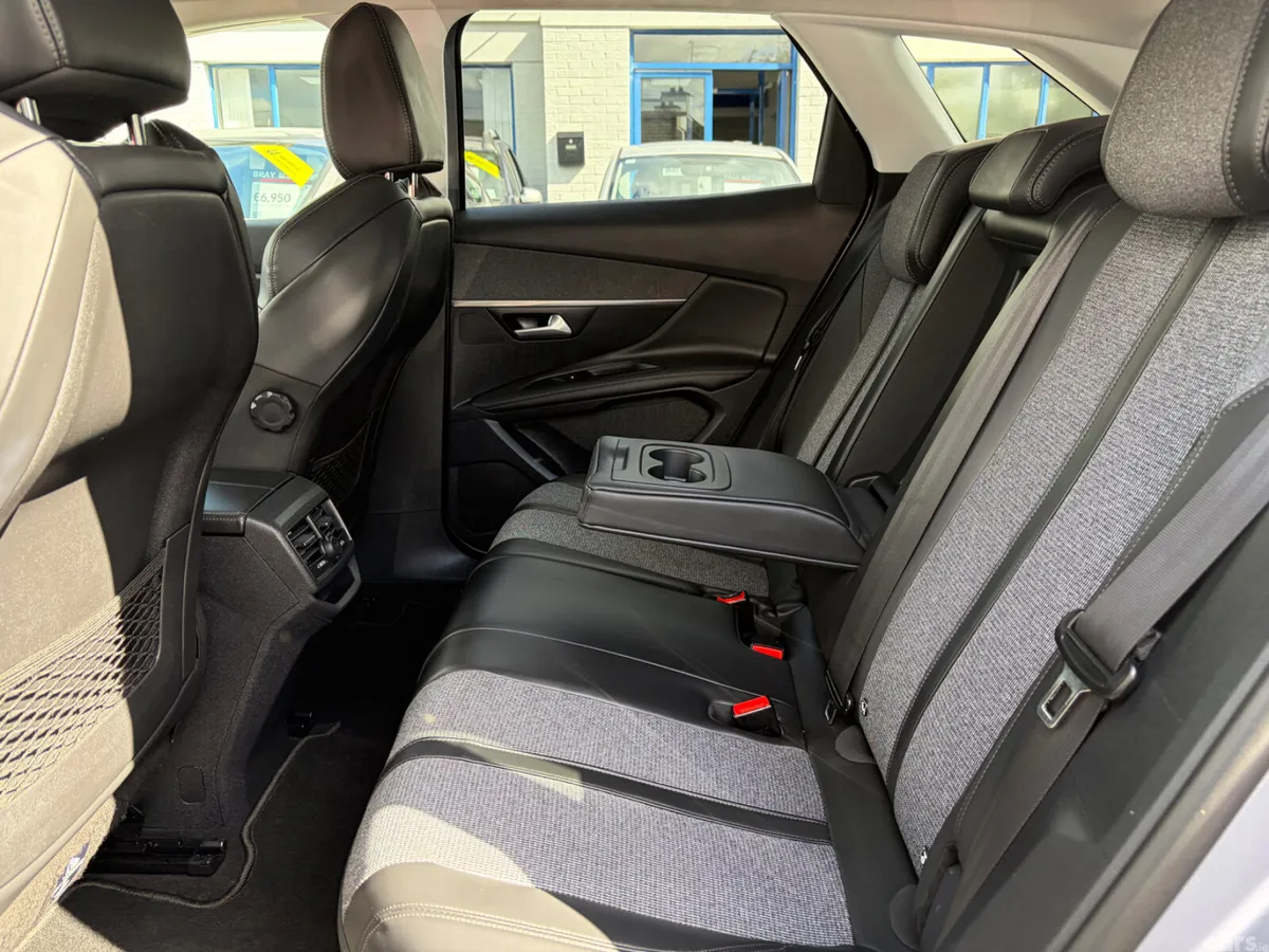 Peugeot 3008 MPV, Petrol, 2018, Grey
