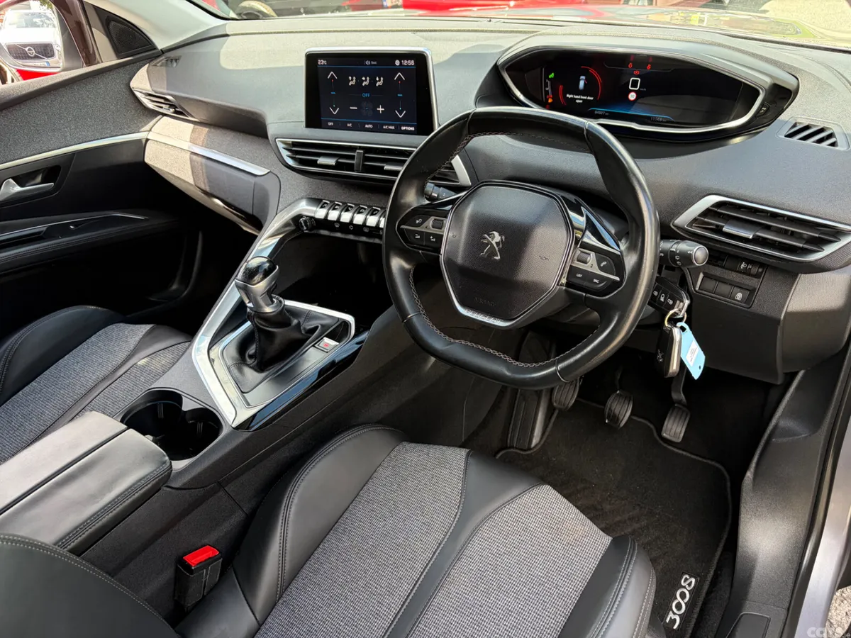 Peugeot 3008 MPV, Petrol, 2018, Grey