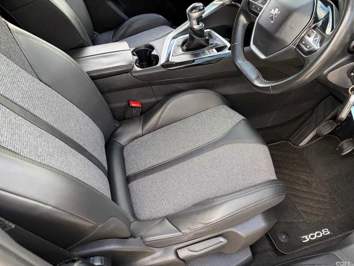 Peugeot 3008 MPV, Petrol, 2018, Grey