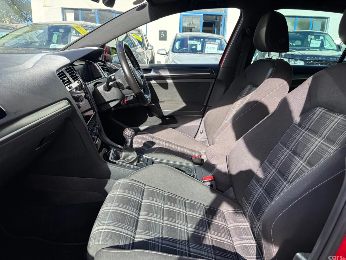 Volkswagen Golf Hatchback, Diesel, 2017, Red
