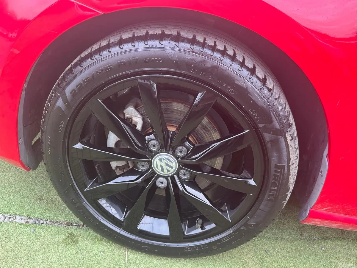 Volkswagen Golf Hatchback, Petrol, 2015, Red