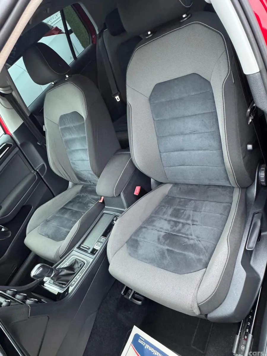 Volkswagen Golf Hatchback, Petrol, 2015, Red