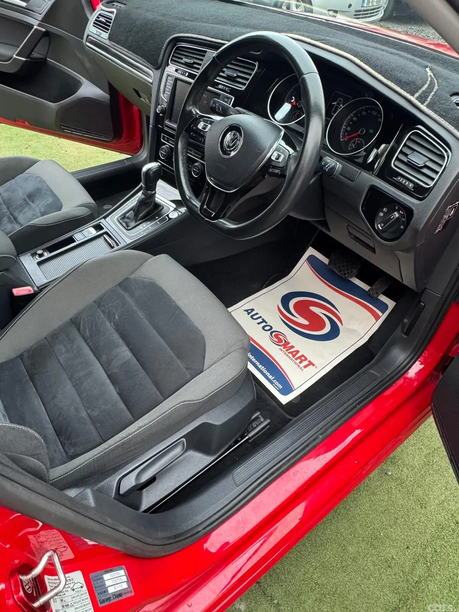 Volkswagen Golf Hatchback, Petrol, 2015, Red