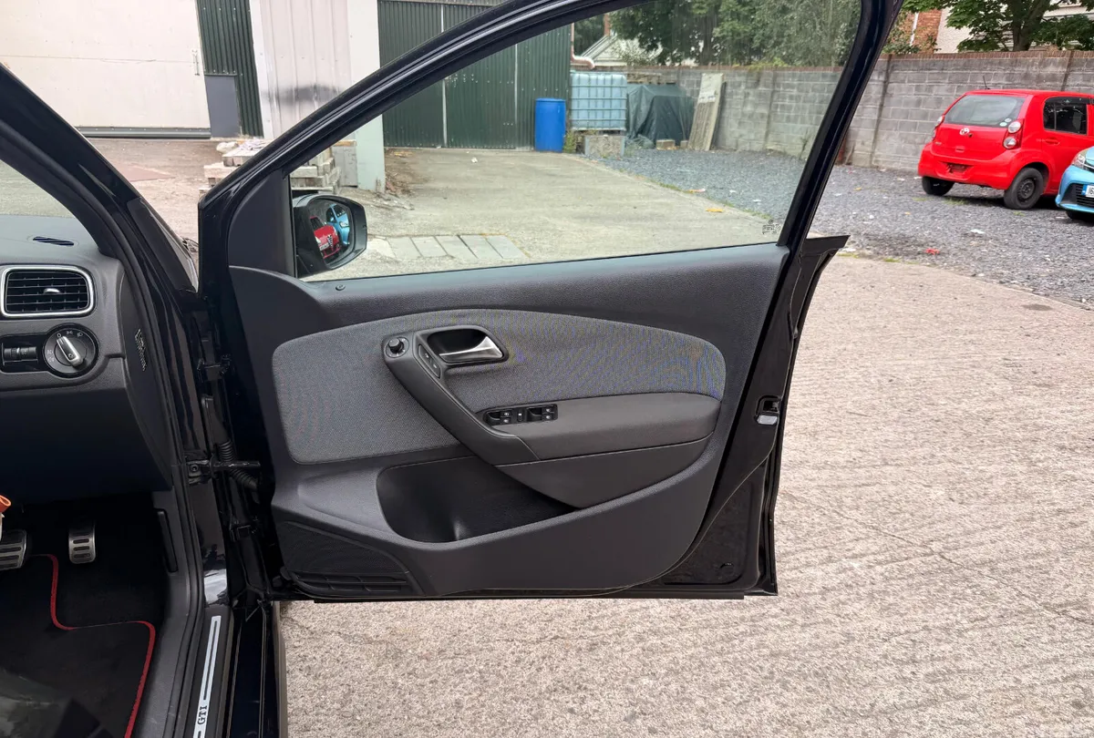 Volkswagen Polo Hatchback, Petrol, 2013, Black