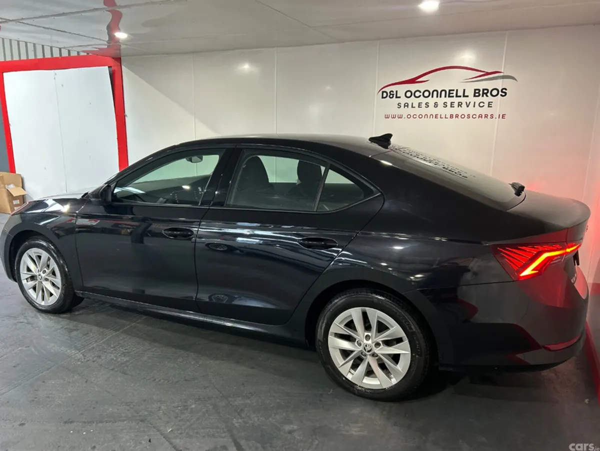 Skoda Octavia Hatchback, Diesel, 2023, Black