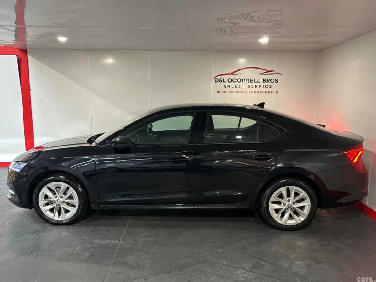 Skoda Octavia Hatchback, Diesel, 2023, Black