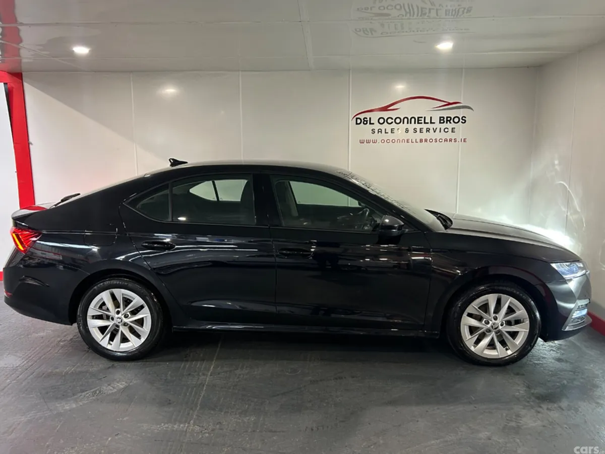 Skoda Octavia Hatchback, Diesel, 2023, Black